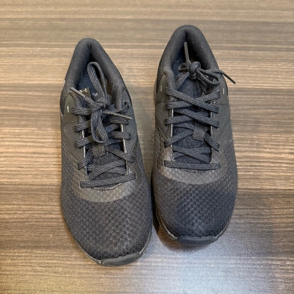 Under Armour | Black Women's 5.5 Athletic / Traning black Shoes - Picture 2 of 5